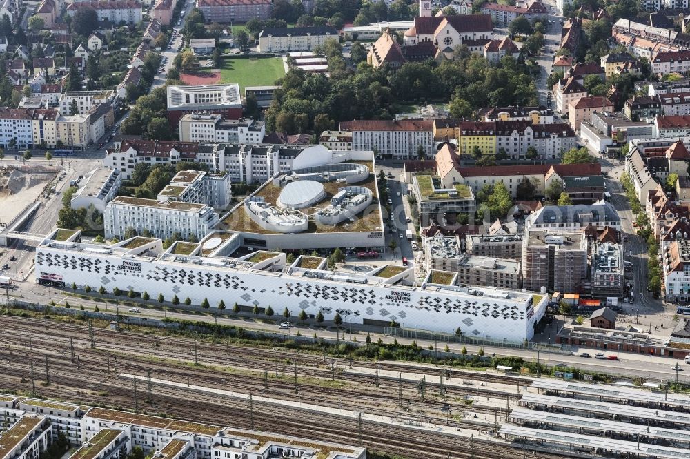 Aerial photograph München - Building of the shopping center Pasing Arcaden on Pasinger Bahnhofsplatz in the district Pasing-Obermenzing in Munich in the state Bavaria, Germany