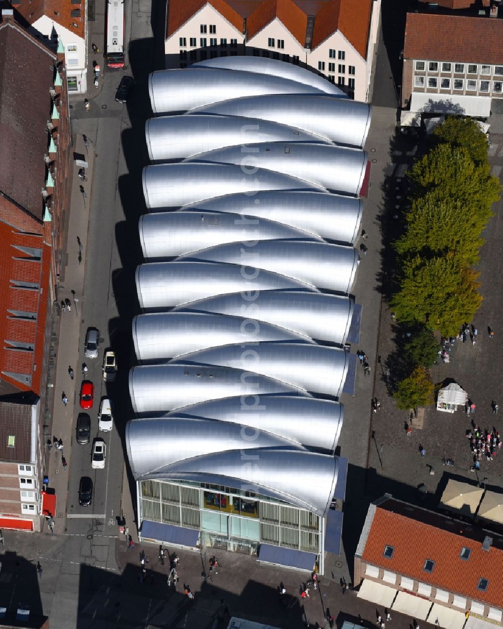 Aerial image Lübeck - Building of the shopping center Peek & Cloppenburg on Kohlmarkt in the district Innenstadt in Luebeck in the state Schleswig-Holstein, Germany