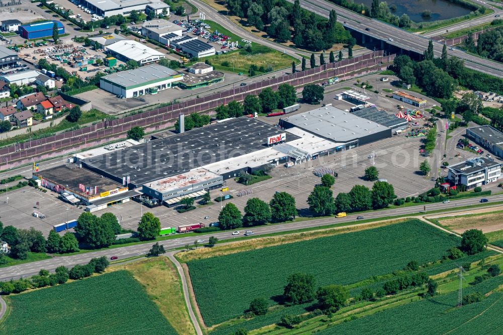 Sinzheim from the bird's eye view: Building of the shopping center Real Markt in Sinzheim in the state Baden-Wuerttemberg, Germany