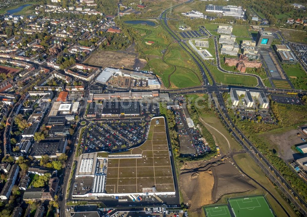 Essen from above - Building of the shopping center real,- SB-Warenhaus GmbH on Haedenkampstrasse in Essen in the state North Rhine-Westphalia, Germany