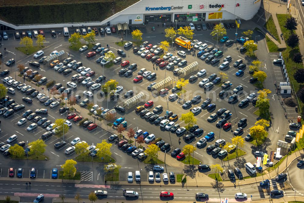 Aerial image Essen - Building of the shopping center real,- SB-Warenhaus GmbH on Haedenkampstrasse in Essen in the state North Rhine-Westphalia, Germany