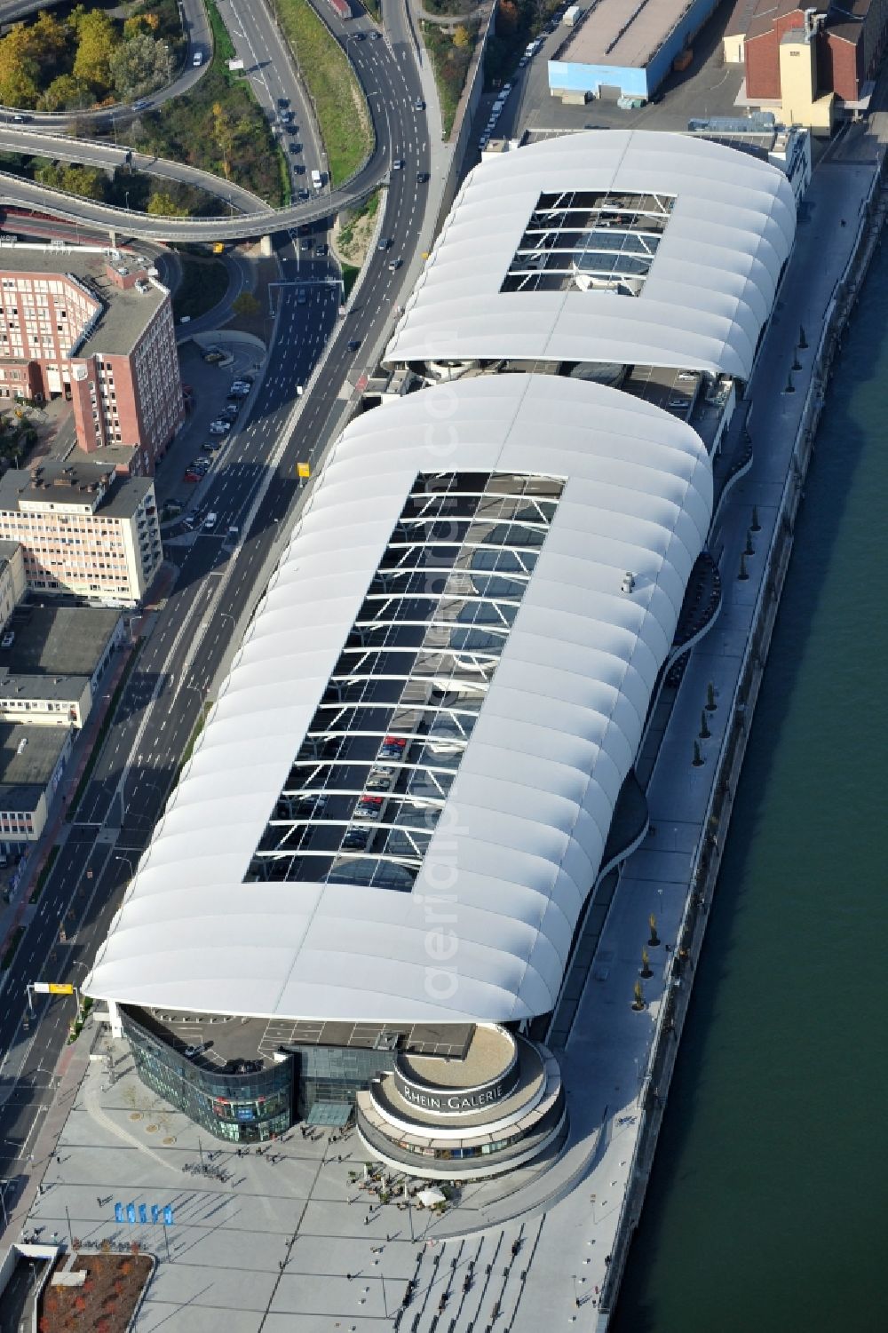 Ludwigshafen am Rhein from above - Building of the shopping center Rhein-Galerie in Ludwigshafen am Rhein in the state Rhineland-Palatinate, Germany