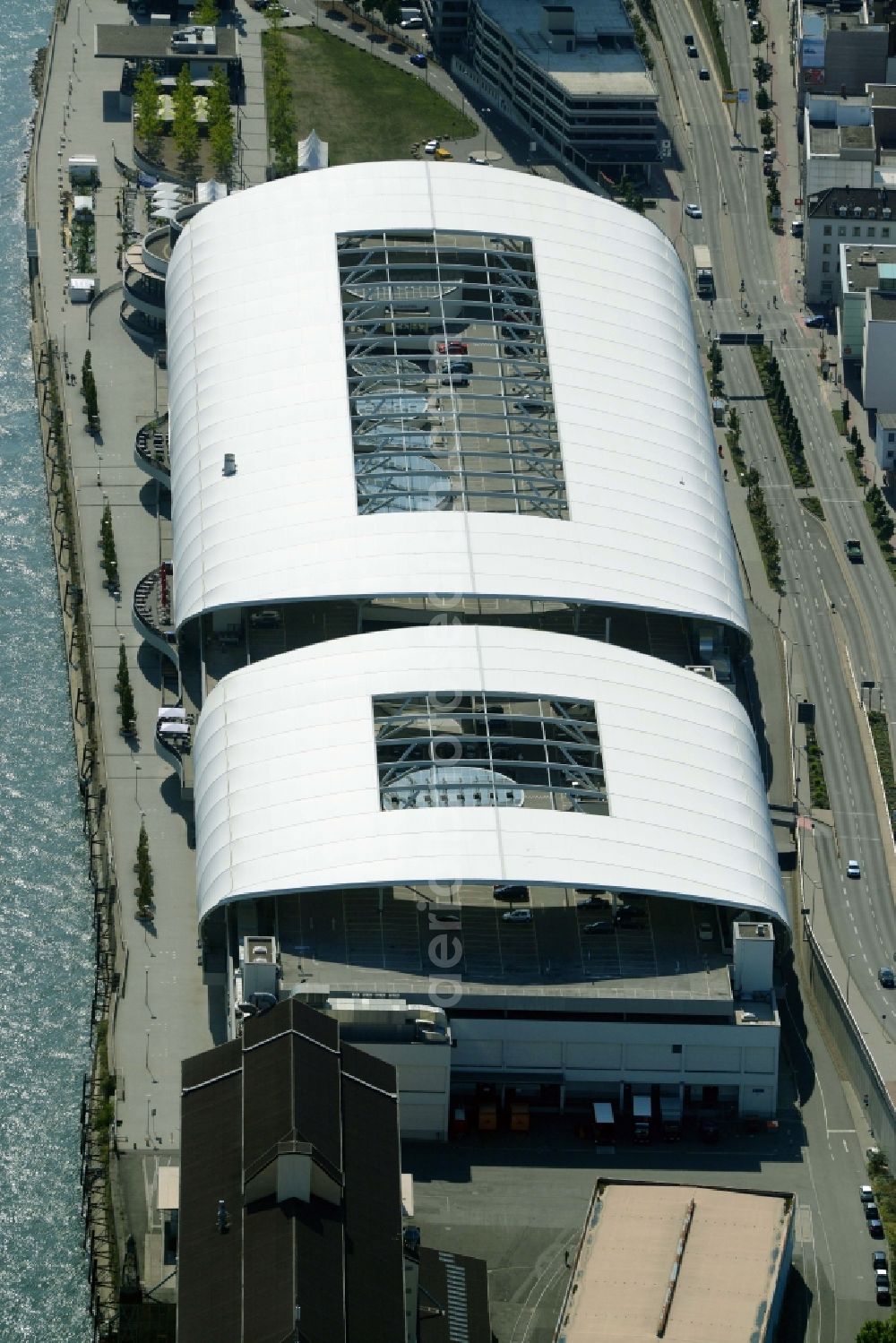 Ludwigshafen am Rhein from above - Building of the shopping center Rhein-Galerie in Ludwigshafen am Rhein in the state Rhineland-Palatinate, Germany