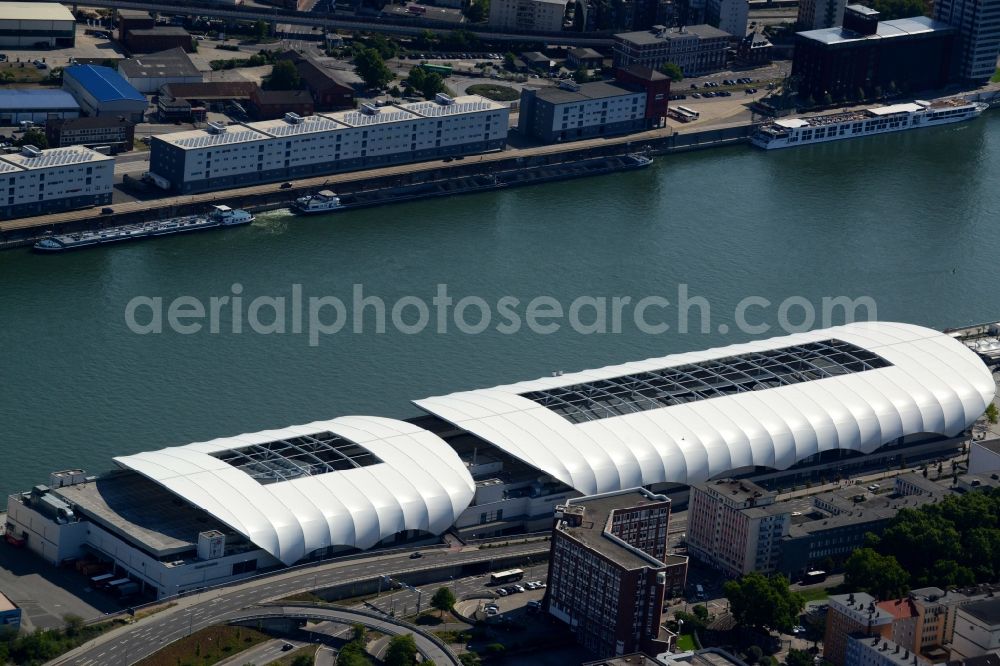 Ludwigshafen am Rhein from the bird's eye view: Building of the shopping center Rhein-Galerie in Ludwigshafen am Rhein in the state Rhineland-Palatinate, Germany