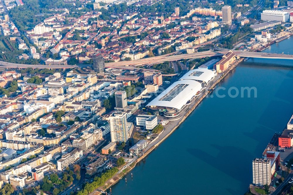 Ludwigshafen am Rhein from the bird's eye view: Building of the shopping center Rhein-Galerie in Ludwigshafen am Rhein in the state Rhineland-Palatinate, Germany