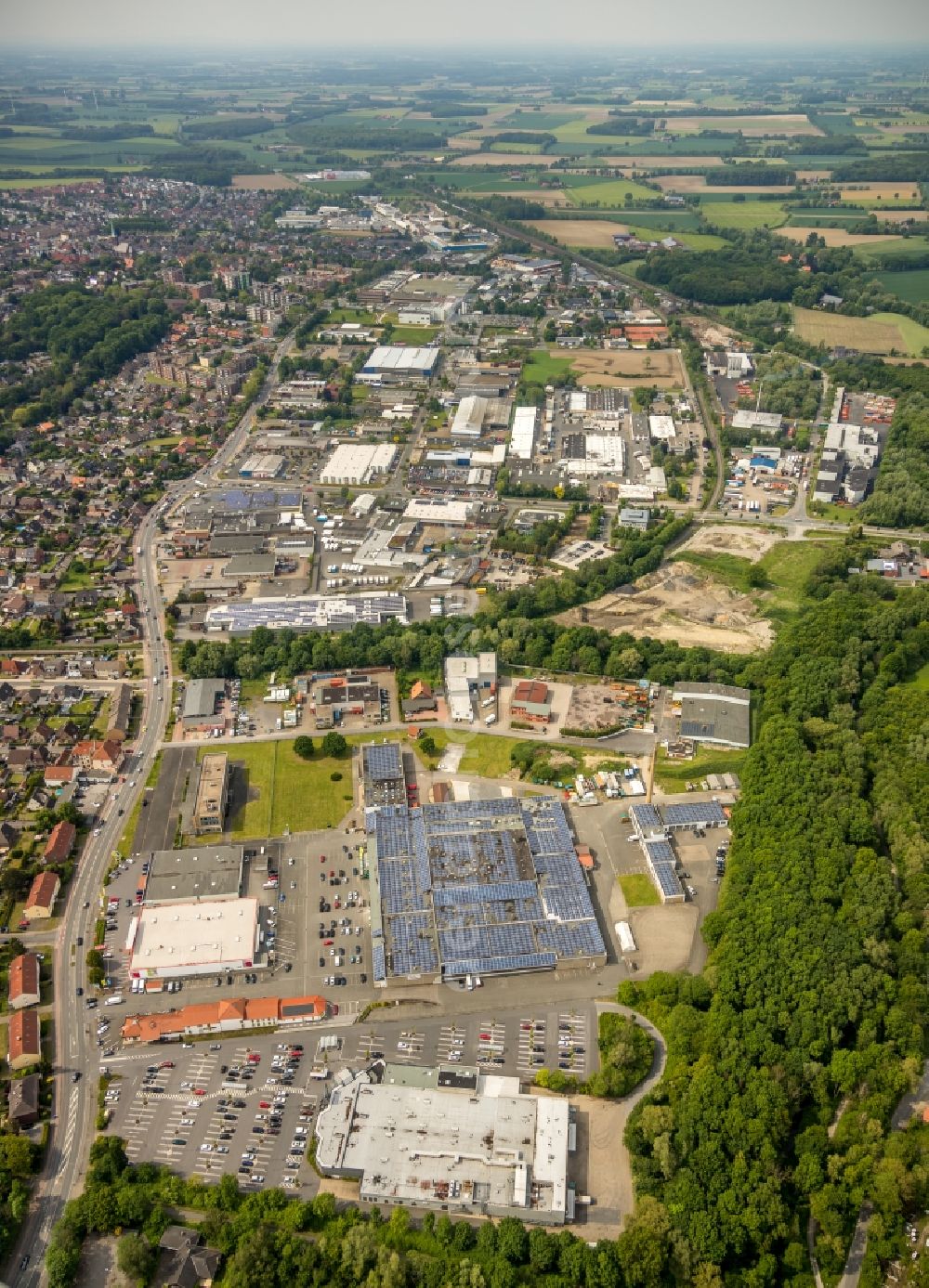 Hamm from above - Building of the shopping center on Roemerstrasse in Hamm in the state North Rhine-Westphalia, Germany