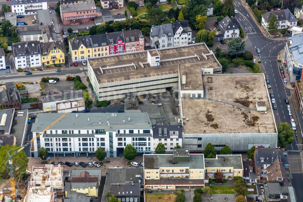 Velbert from the bird's eye view: Building of the shopping center ruin of Kaufhaus Hertie and construction site of Friedrich203 on Gruenstrasse corner Friedrichstrasse in Velbert in the state North Rhine-Westphalia, Germany