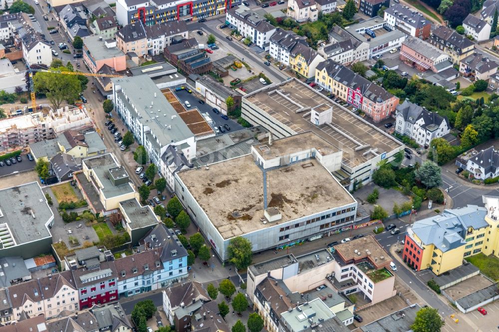 Aerial image Velbert - Building of the shopping center ruin of Kaufhaus Hertie and construction site of Friedrich203 on Gruenstrasse corner Friedrichstrasse in Velbert in the state North Rhine-Westphalia, Germany