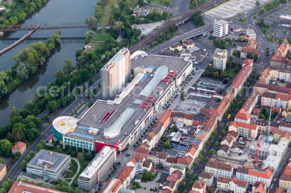 Aerial photograph Schweinfurt - Building of the shopping center Stadtgalerie Schweinfurt and SKF Hochhaus in Schweinfurt in the state Bavaria, Germany