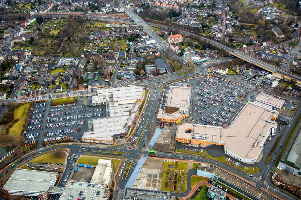 Aerial photograph Oberhausen - Building of the shopping center Sterkrader Tor Oberhausen on Bahnhofstrasse in Oberhausen in the state North Rhine-Westphalia, Germany