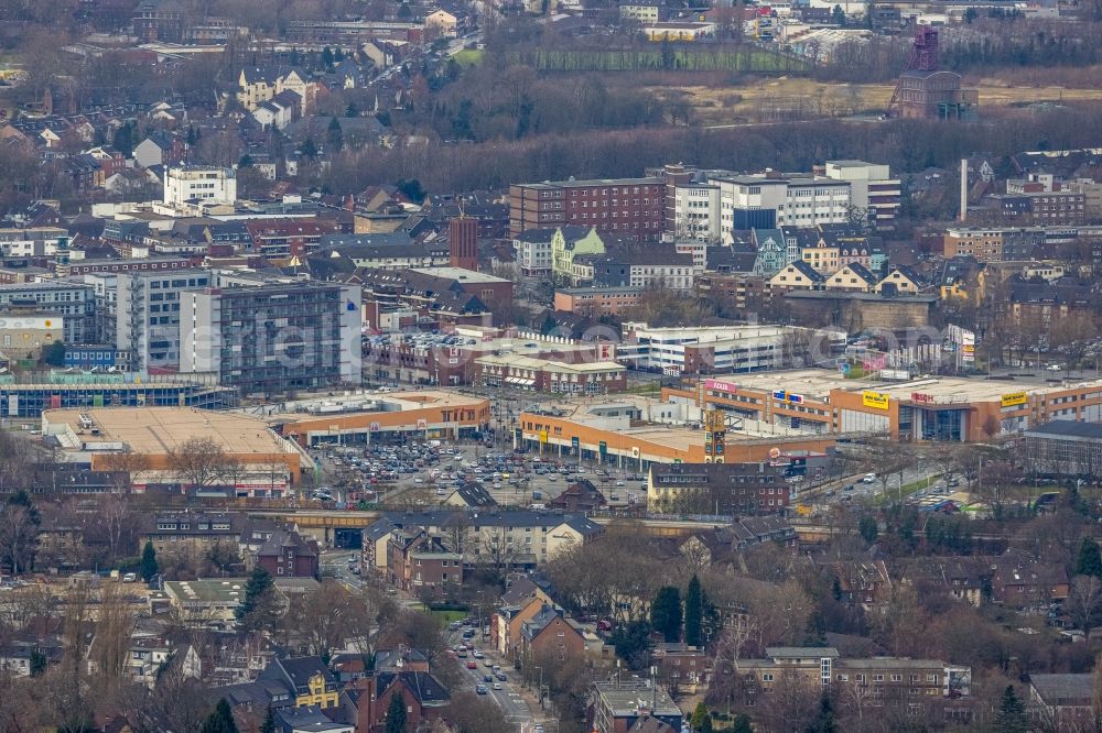 Aerial photograph Oberhausen - Building of the shopping center Sterkrader Tor Oberhausen on Bahnhofstrasse in Oberhausen at Ruhrgebiet in the state North Rhine-Westphalia, Germany