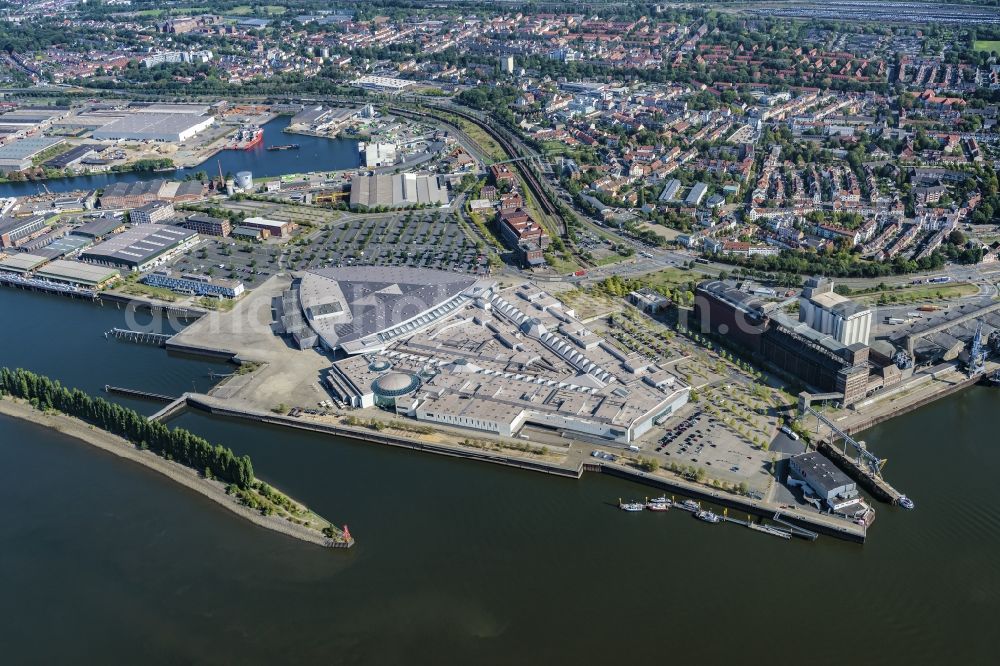 Bremen from the bird's eye view: Building of the shopping center Waterfront on the river bank of Weser in the district Lindenhof in Bremen, Germany