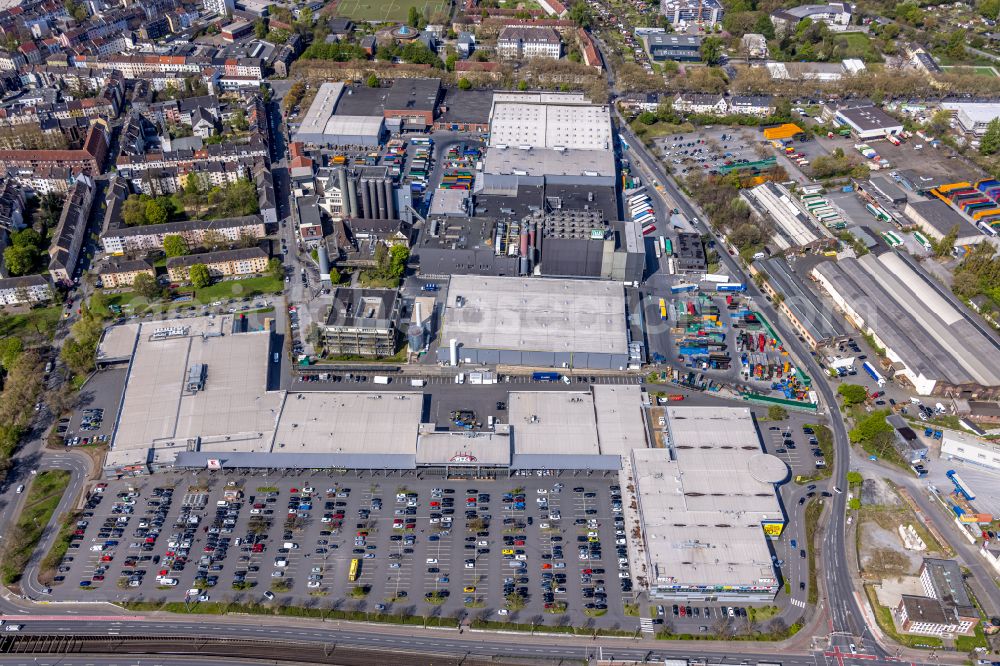 Dortmund from the bird's eye view: Building of the shopping center Westfalen Einkaufszentrum on Bornstrasse in Dortmund in the state North Rhine-Westphalia, Germany