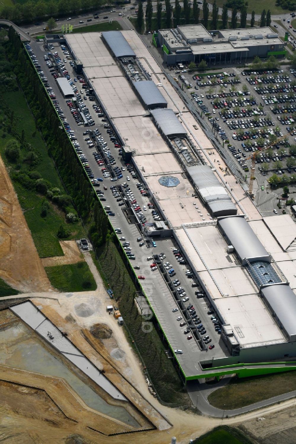 Aerial photograph Ingolstadt - Building of the shopping center a??Westpark Einkaufszentruma?? in Ingolstadt in the state Bavaria, Germany