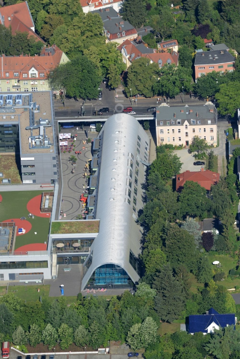 Aerial photograph Berlin - Building of the shopping center Zehlendorfer Welle on Clayallee in the district Zehlendorf in Berlin, Germany