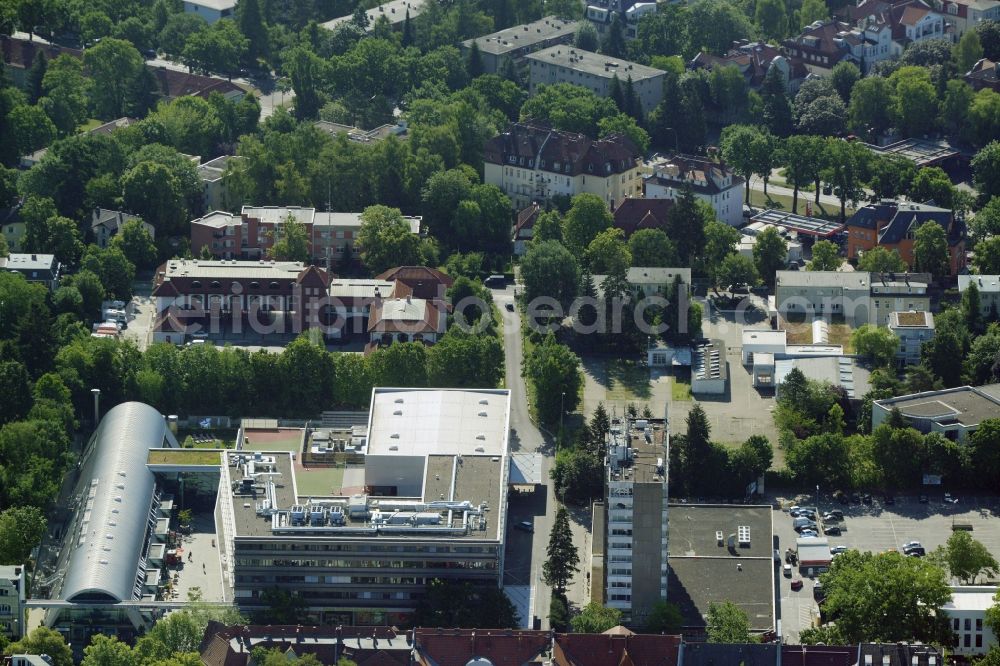 Aerial photograph Berlin - Building of the shopping center Zehlendorfer Welle on Clayallee in the district Zehlendorf in Berlin, Germany