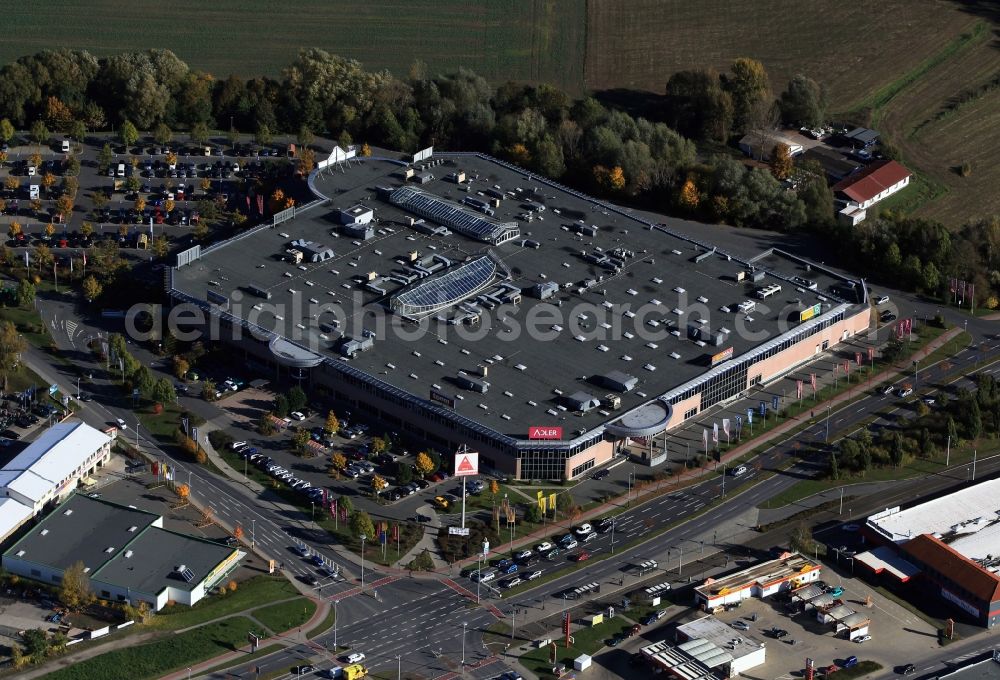 Aerial photograph Jena - Shopping mall Burgaupark by the side of the road Lobedaer Straße at the district Burgau from Jena in Thuringia