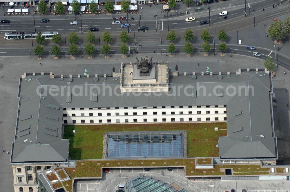 Braunschweig from the bird's eye view: Blick auf das Einkaufscenter Schloss Arkaden des ECE - Centermanagement am Platz am Ritterbrunnen in der Braunschweiger Altstadt. View of the shopping arcades of the ECE in the Old Town Brunswick.