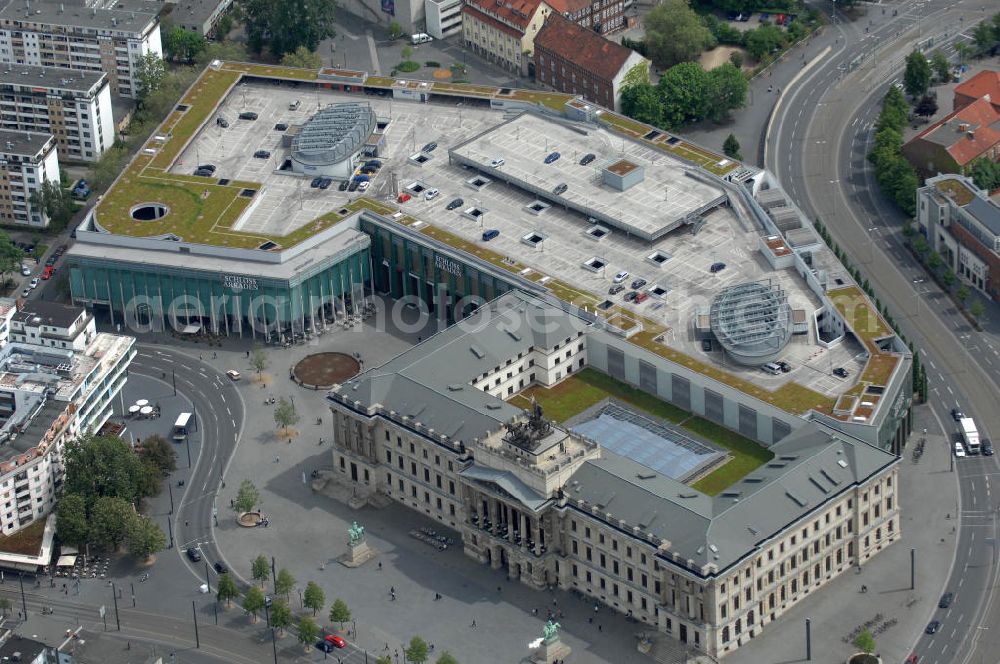 Aerial photograph Braunschweig - Blick auf das Einkaufscenter Schloss Arkaden des ECE - Centermanagement am Platz am Ritterbrunnen in der Braunschweiger Altstadt. View of the shopping arcades of the ECE in the Old Town Brunswick.