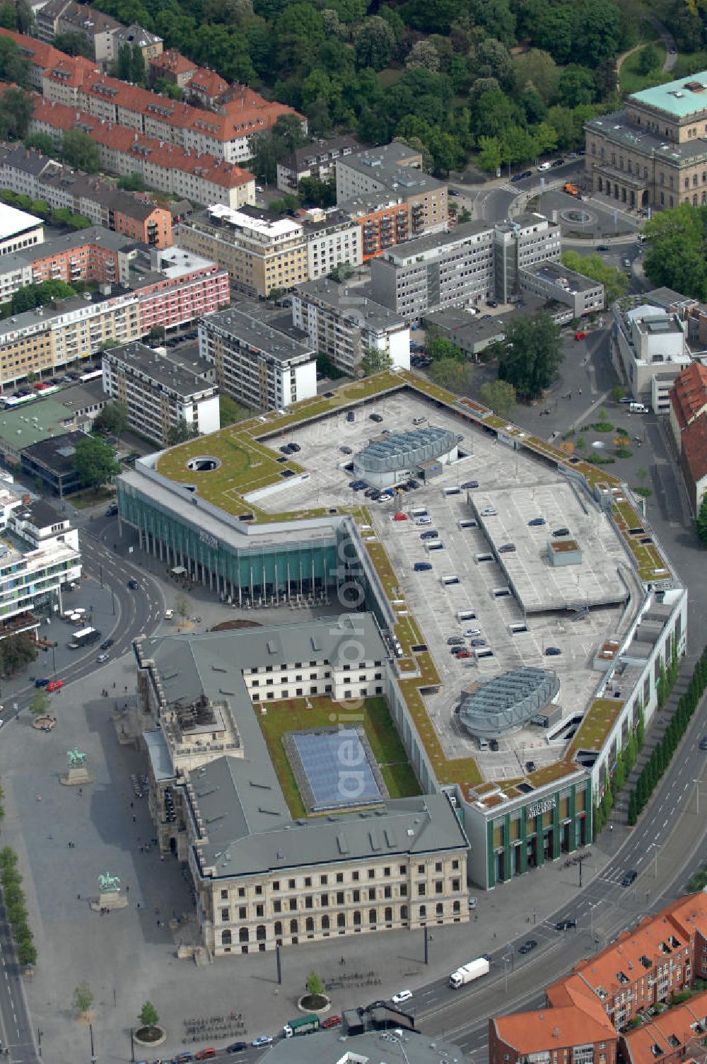 Aerial image Braunschweig - Blick auf das Einkaufscenter Schloss Arkaden des ECE - Centermanagement am Platz am Ritterbrunnen in der Braunschweiger Altstadt. View of the shopping arcades of the ECE in the Old Town Brunswick.