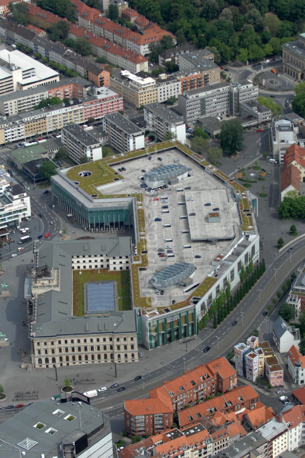 Aerial photograph Braunschweig - Blick auf das Einkaufscenter Schloss Arkaden des ECE - Centermanagement am Platz am Ritterbrunnen in der Braunschweiger Altstadt. View of the shopping arcades of the ECE in the Old Town Brunswick.