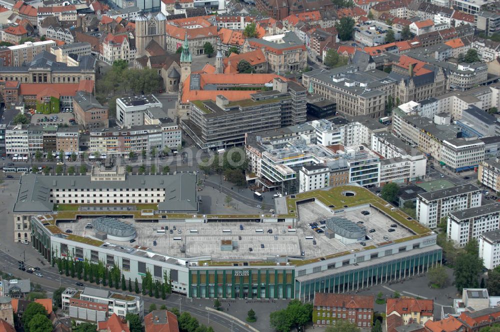 Aerial image Braunschweig - Blick auf das Einkaufscenter Schloss Arkaden des ECE - Centermanagement am Platz am Ritterbrunnen in der Braunschweiger Altstadt. View of the shopping arcades of the ECE in the Old Town Brunswick.