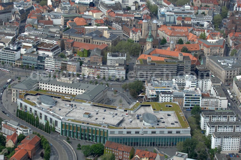 Aerial photograph Braunschweig - Blick auf das Einkaufscenter Schloss Arkaden des ECE - Centermanagement am Platz am Ritterbrunnen in der Braunschweiger Altstadt. View of the shopping arcades of the ECE in the Old Town Brunswick.