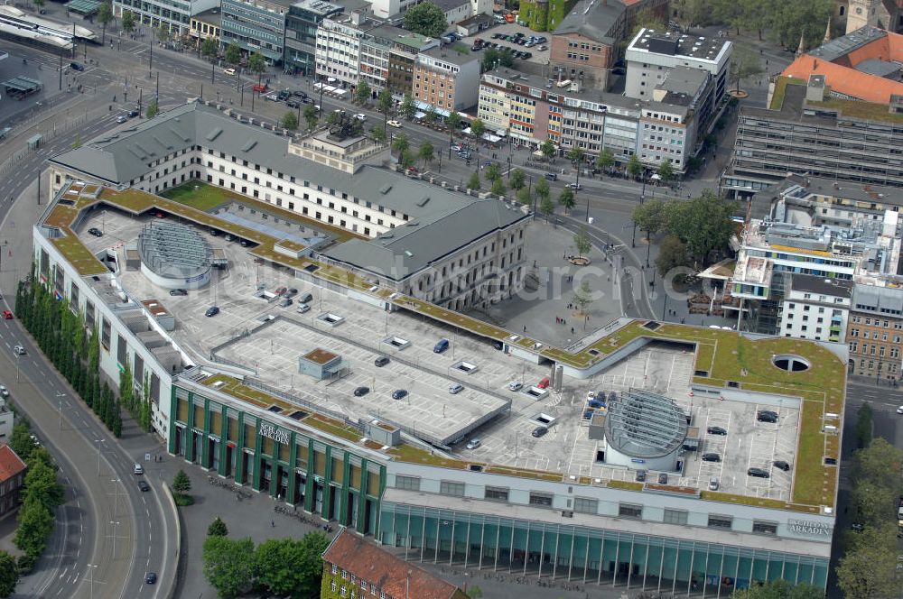 Aerial image Braunschweig - Blick auf das Einkaufscenter Schloss Arkaden des ECE - Centermanagement am Platz am Ritterbrunnen in der Braunschweiger Altstadt. View of the shopping arcades of the ECE in the Old Town Brunswick.