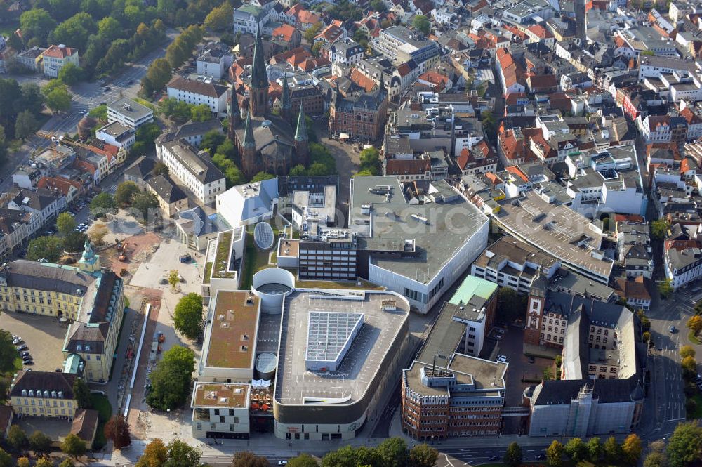 Oldenburg from the bird's eye view: Das Einkaufszentrum Schlosshöfe in Oldenburg Niedersachsen wurde Anfang 2011 eröffnet und bietet mehr als 100 Fachgeschäfte für jeden Bedarf. Betreiber des Centers ist ECE Projektmanagement GmbH & Co. KG. The shopping center Schlosshoefe in Oldenburg Lower Saxony was built in the beginning of 2011 and offers more than 100 shops. The operator of the center is the ECE Projektmanagement Gmbh & Co. KG.