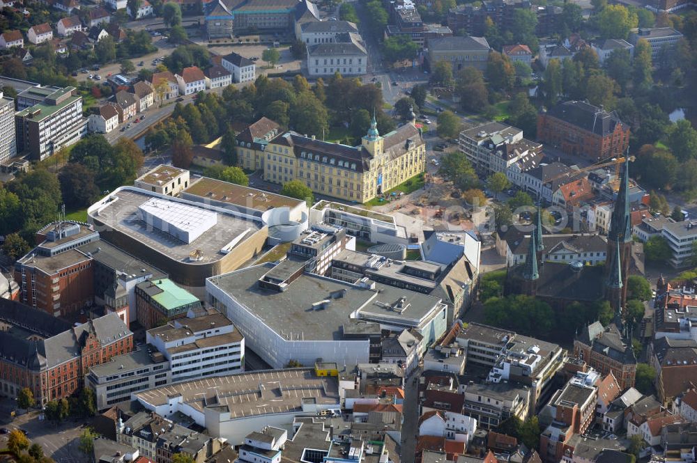 Aerial image Oldenburg - Das Einkaufszentrum Schlosshöfe in Oldenburg Niedersachsen wurde Anfang 2011 eröffnet und bietet mehr als 100 Fachgeschäfte für jeden Bedarf. Betreiber des Centers ist ECE Projektmanagement GmbH & Co. KG. The shopping center Schlosshoefe in Oldenburg Lower Saxony was built in the beginning of 2011 and offers more than 100 shops. The operator of the center is the ECE Projektmanagement Gmbh & Co. KG.