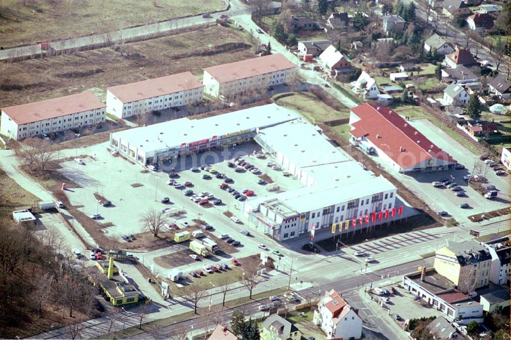 Aerial photograph Berlin-Mahlsdorf - Einkaufscentrum Biesdorf an der B1