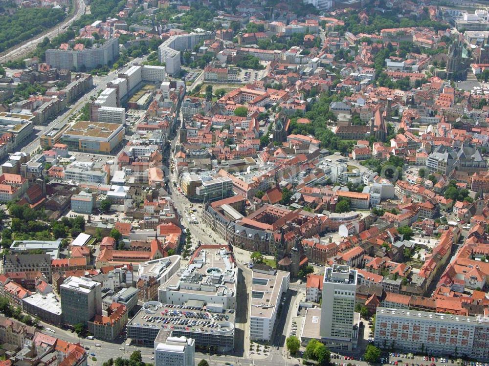 Erfurt / Thüringen from above - Einkaufsgalerie Anger 1 in Erfurt - ein Projekt der ECE Projektmanagement GmbH Hamburg. Einkaufsgalerie Anger 1 Erfurt Anger 1-3 99084 Erfurt Tel.: 0361 / 601 32 0 Fax: 0361 / 601 32 22