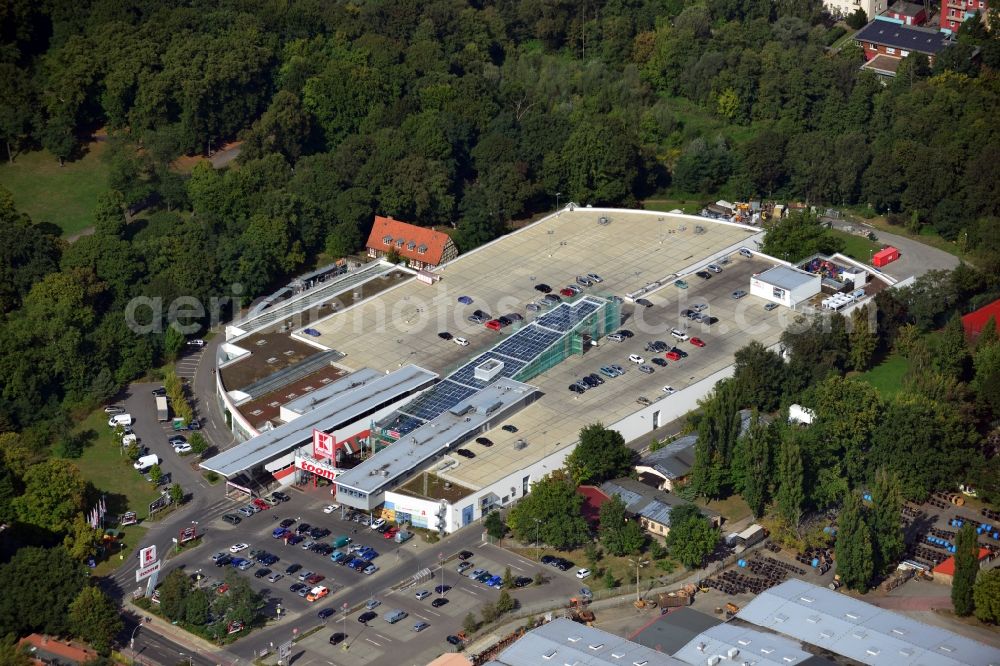 Aerial photograph Berlin OT Köpenick - View of a shopping mall in the district of Koepenick in Berlin