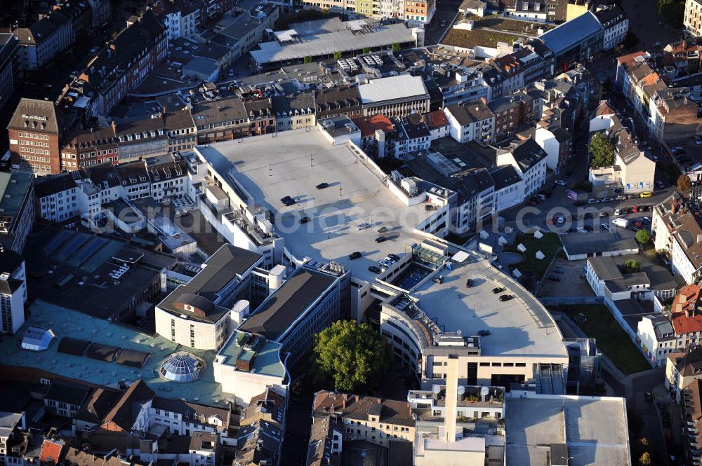 Aerial photograph Aachen - Ein Einkaufszentrum an der Reihstraße und der Adelbertstraße in Aachen. Darin befindet sich Galeria Kaufhof und das Elektrogeschäft Saturn. A shopping centre / center at the streets Reihstrasse and Adelbertstrasse in Aachen.