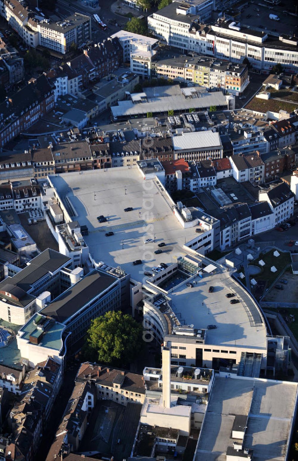 Aachen from the bird's eye view: Ein Einkaufszentrum an der Reihstraße und der Adelbertstraße in Aachen. Darin befindet sich Galeria Kaufhof und das Elektrogeschäft Saturn. A shopping centre / center at the streets Reihstrasse and Adelbertstrasse in Aachen.