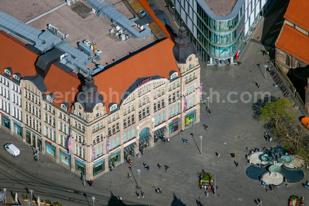 Erfurt from the bird's eye view: Shopping mall Anger 1 to see the ECE in Erfurt in Thuringia. At the old department store to a new building connects with parking garage