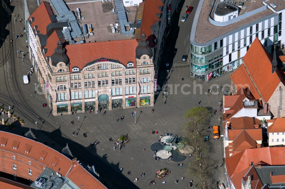 Aerial photograph Erfurt - Shopping mall Anger 1 to see the ECE in Erfurt in Thuringia. At the old department store to a new building connects with parking garage