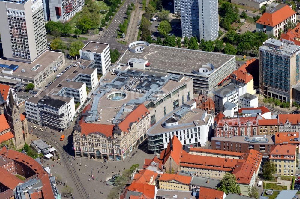 Aerial photograph Erfurt - Shopping mall Anger 1 to see the ECE in Erfurt in Thuringia. At the old department store to a new building connects with parking garage