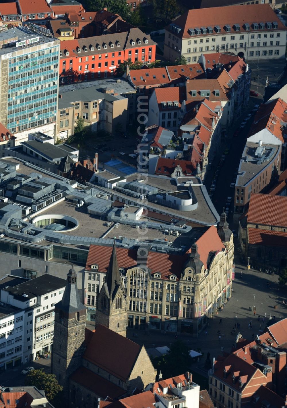 Aerial photograph Erfurt - Shopping mall Anger 1 to see the ECE in Erfurt in Thuringia. At the old department store to a new building connects with parking garage