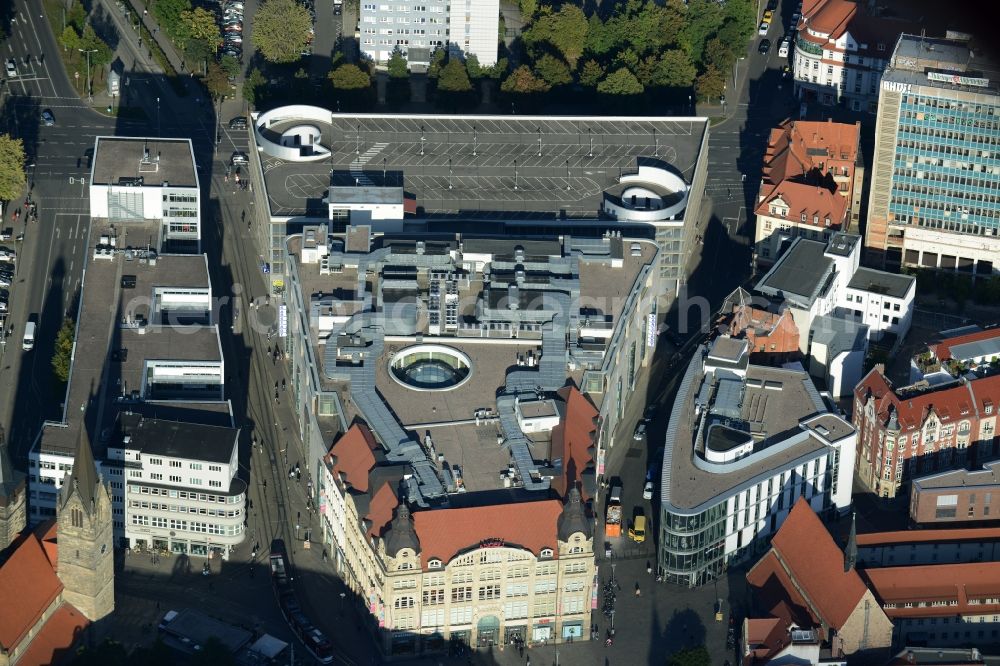 Erfurt from above - Shopping mall Anger 1 to see the ECE in Erfurt in Thuringia. At the old department store to a new building connects with parking garage