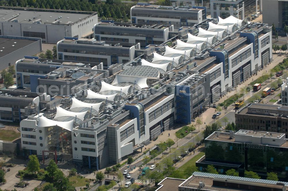 LUXEMBURG from the bird's eye view: Blick auf das Einkaufszentrum der Auchan Luxembourg SA an der Rue Alphonse Weicker und der Avenue John Fitzgerald Kennedy im Bankenviertel Kirchberg in L-1115 Luxembourg.