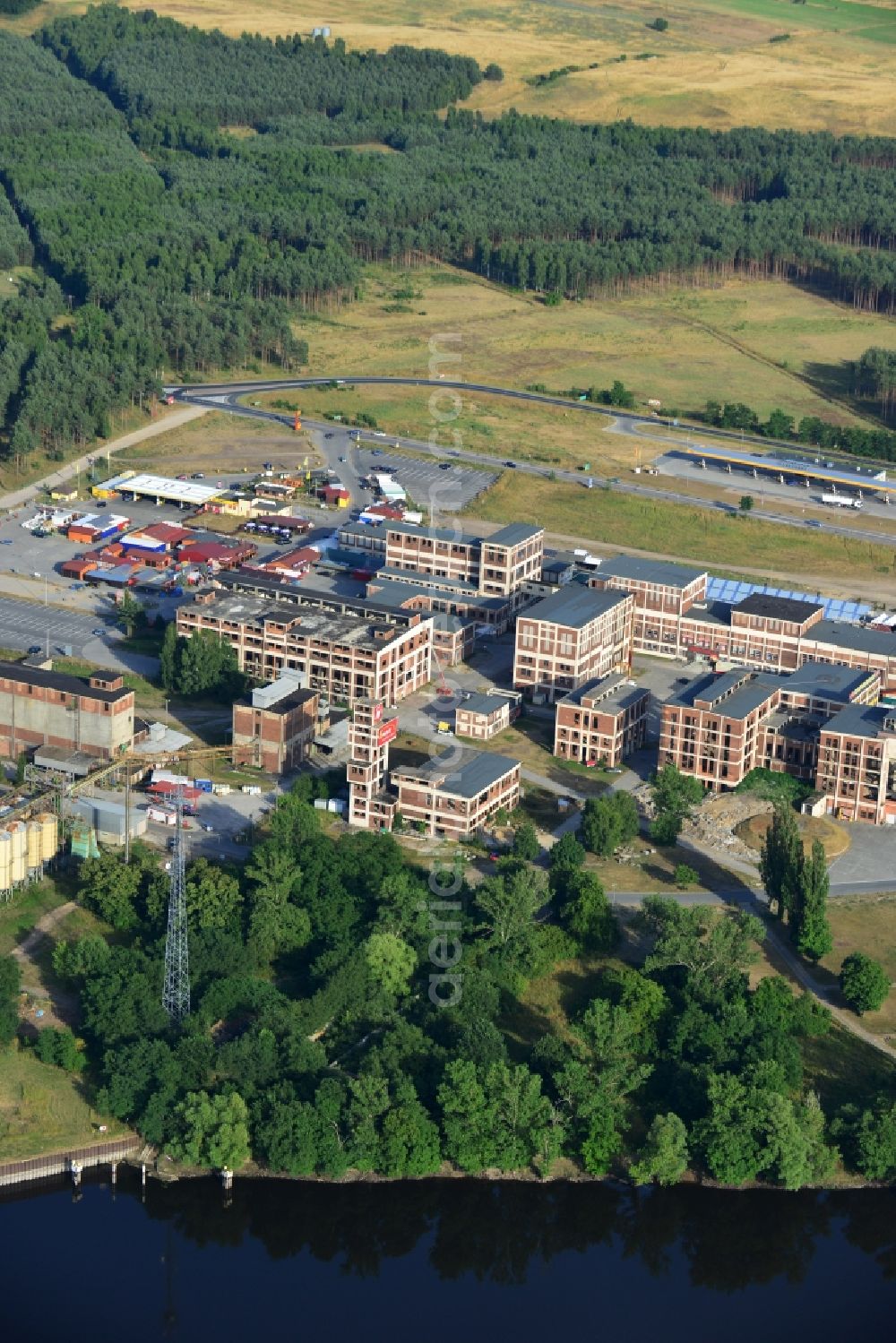 Aerial photograph Hohenwutzen / Osinow Dolny Niede - Shopping center at Osinow Dolny in Poland West Pomeranian in the border area on the banks of the Oder in Brandenburg Hohenwutzen