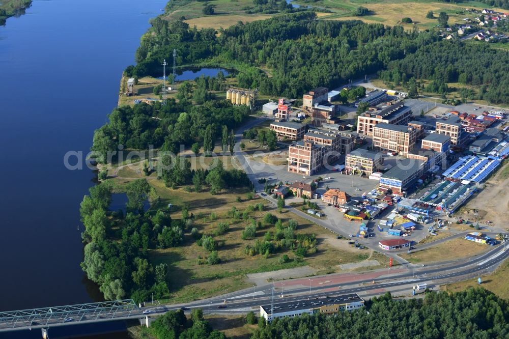 Aerial photograph Hohenwutzen / Osinow Dolny Niede - Shopping center at Osinow Dolny in Poland West Pomeranian in the border area on the banks of the Oder in Brandenburg Hohenwutzen