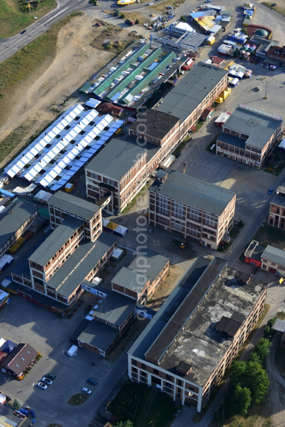 Hohenwutzen / Osinow Dolny Niede from the bird's eye view: Shopping center at Osinow Dolny in Poland West Pomeranian in the border area on the banks of the Oder in Brandenburg Hohenwutzen