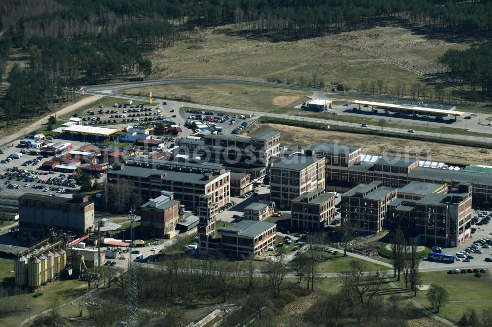 Niederwutzen from the bird's eye view: Shopping center at Osinow Dolny in Poland West Pomeranian in the border area on the banks of the Oder in Brandenburg Hohenwutzen