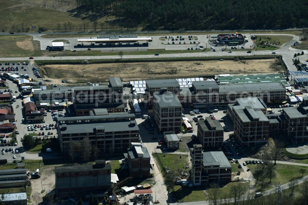 Aerial image Niederwutzen - Shopping center at Osinow Dolny in Poland West Pomeranian in the border area on the banks of the Oder in Brandenburg Hohenwutzen