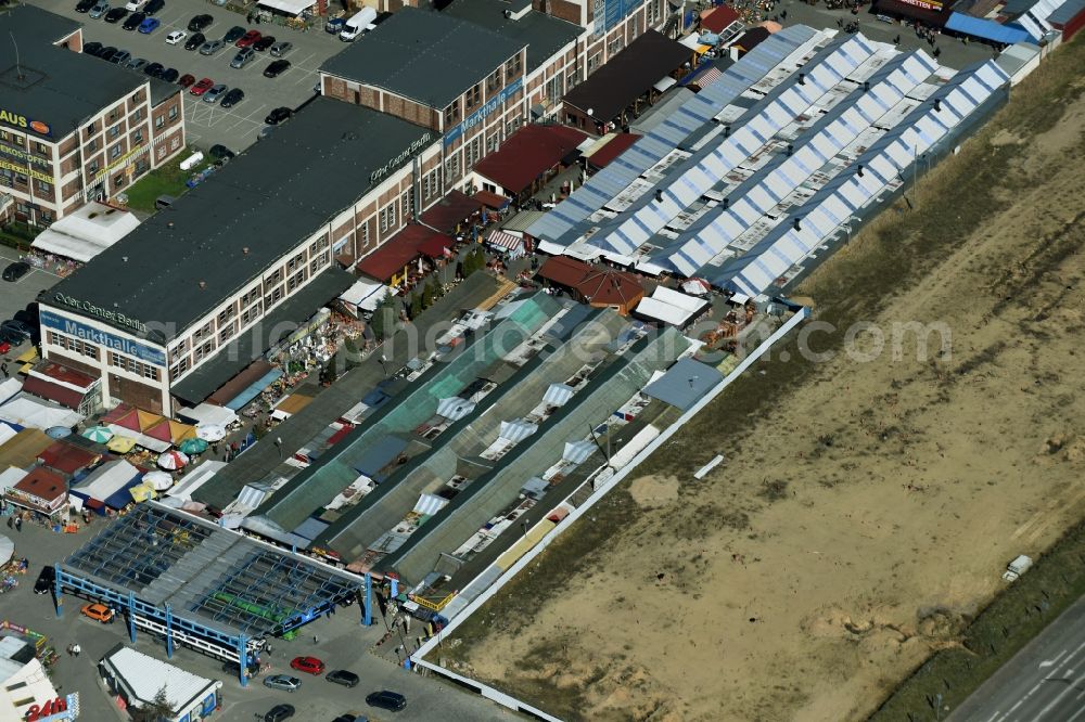 Aerial image Niederwutzen - Shopping center at Osinow Dolny in Poland West Pomeranian in the border area on the banks of the Oder in Brandenburg Hohenwutzen