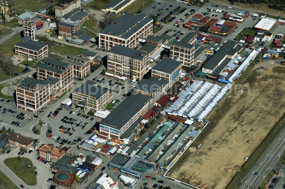 Aerial photograph Niederwutzen - Shopping center at Osinow Dolny in Poland West Pomeranian in the border area on the banks of the Oder in Brandenburg Hohenwutzen