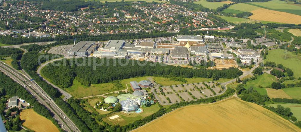 Aerial photograph Bochum - Blick auf das Ruhrpark-Einkaufszentrum mit Aquadrom in Bochum.