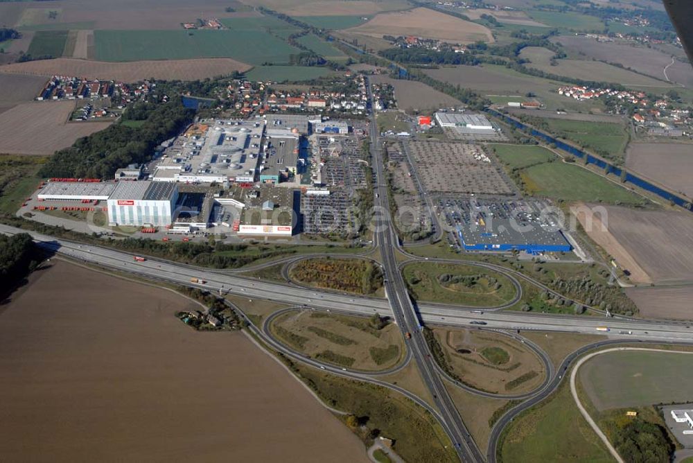 Günthersdorf from above - Blick auf das neu eröffnete Einkaufszentrum der ECE nova eventis.nova eventis Center-Management,ECE Projektmanagement,Am Einkaufszentrum, 06254 Günthersdorf,